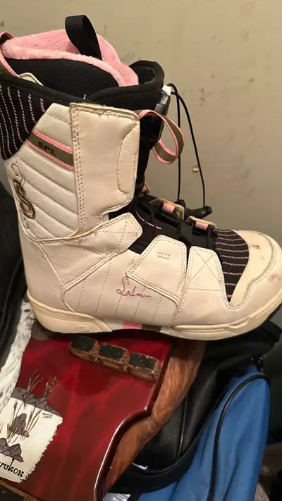 Women Salomon Snowboard Boots size 7, View more