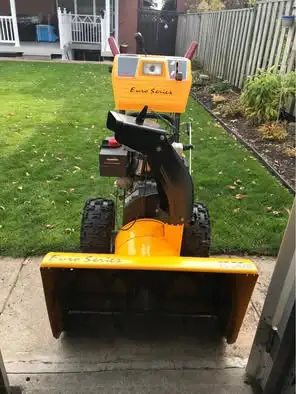 Murray Snow Blower Euro Series 1030 in Snowblowers in City of Toronto - Image 7