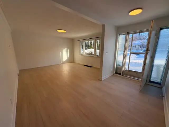XLARGE 4 Bedroom 1.5 Bath Renovated House at Yonge and Steeles in Long Term Rentals in Markham / York Region - Image 18