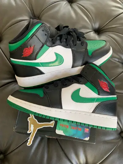 PRE-OWNED Jordan 1 Mid Green Toe Comes with OG box Grade School/Youth size 6Y (Womens 7.5) $70 FIRM,...