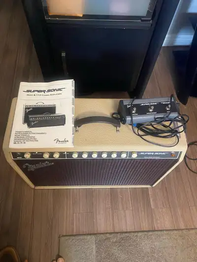 Fender tube amp. 60 W. Perfect condition Very loud. 519-992-9549. Roy