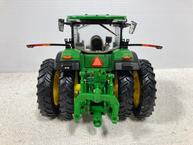 1/32 JOHN DEERE 7R 330 Farm Toy Tractor in Toys & Games in Regina - Image 4