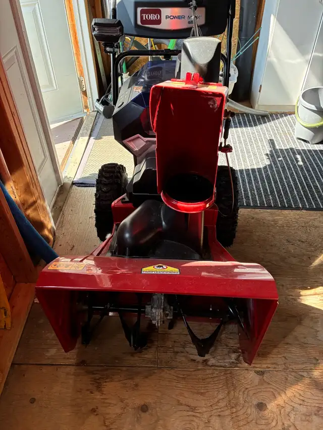 SOUFFLEUSE À NEIGE TORO 24’’ POWER MAX 2 BATTERIES 60A in Snowblowers in West Island - Image 6