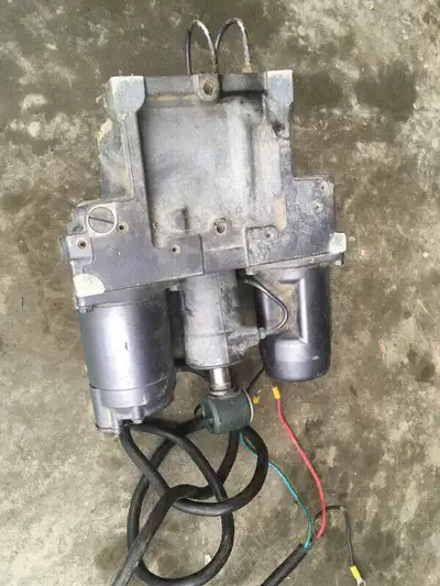 Excellent used condition. 1996 Tohatsu/Nissan 70 HP 2 stroke outboard motor. 3 wires unit. May fit d...