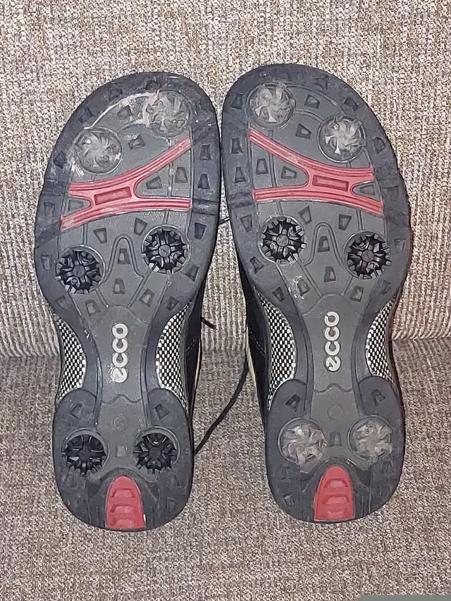 Ladies Ecco leather golf shoesMint/barely used Ladies 9 $45 in Toys & Games in Calgary - Image 5