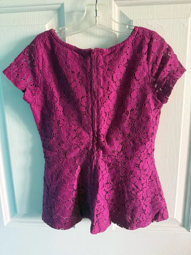 girl’s short sleeve  in Kids & Youth in Markham / York Region - Image 3