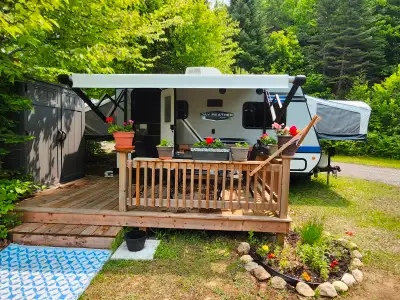 roulotte Jayco hybride X17Z 2018 en bon état toute équipée. deux lits Queen, AC chauffage , 17 pieds...
