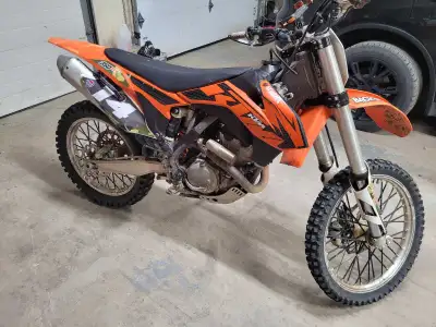 I'm selling my used 2013 KTM 350 sxf fuel injected bike sprockets have bin changed amd geared down a...