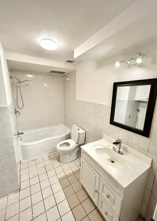 Grand 5 1/2 avec cour et garage à louer in Long Term Rentals in City of Montréal - Image 9