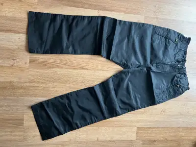 Selling a pair of new, never worn ladies size 14 Harley Davidson nylon shell pants. These were purch...