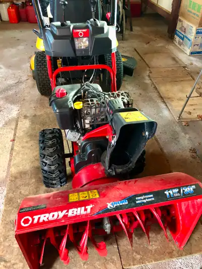 Troy-Bilt Storm 30" 11HP Snowblower Souffleuse – Electric Start, View more