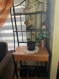 Corner unit table with flower holder