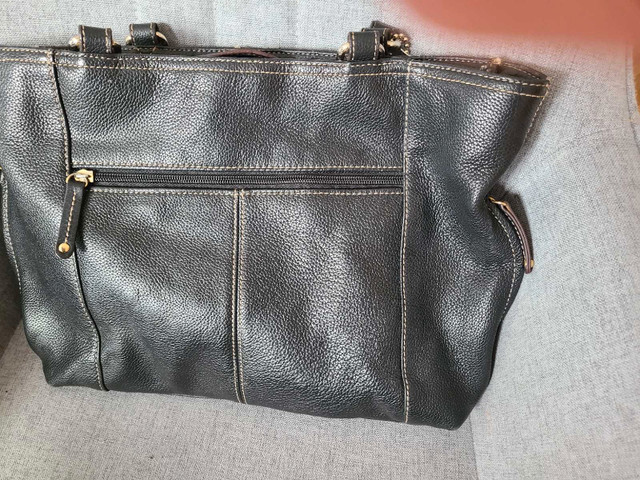 Black Leather Purse dans Women's - Bags & Wallets in Ottawa - Image 3