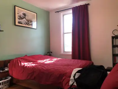 Chambre à sous-louer à compté du 1er janvier 2026 jusqu’à expiration du bail en juillet 2026. 600$ t...