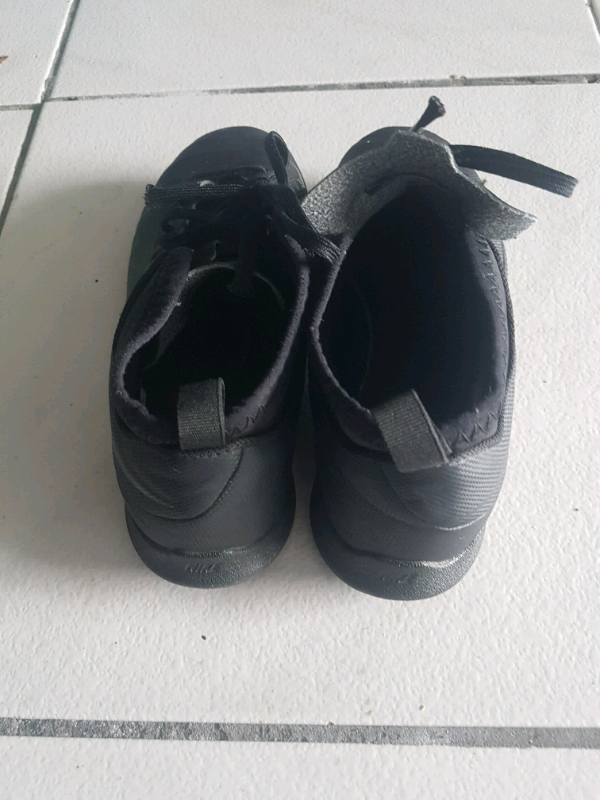 Souliers Nike enfant gr 1 in Kids & Youth in Laval / North Shore - Image 4