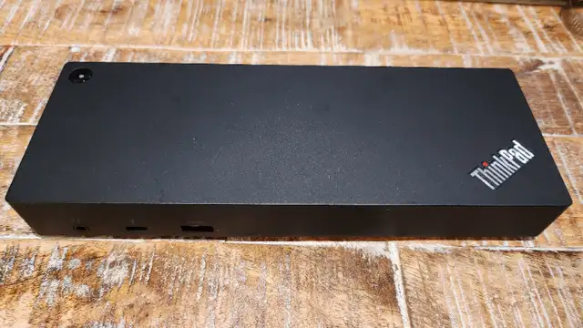 Lenovo Thunderbolt 3 Dock and 135W adapter in Laptop Accessories in Mississauga / Peel Region - Image 3