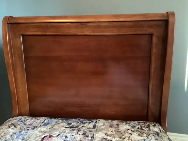 Lit simple bateau commode bureau bibliothèque chaise in Beds & Mattresses in Laval / North Shore - Image 6