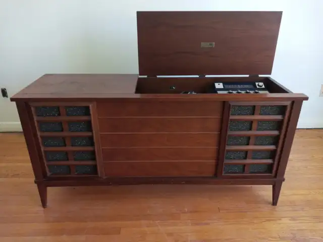 Stereo Console in Stereo Systems & Home Theatre in Mississauga / Peel Region - Image 2