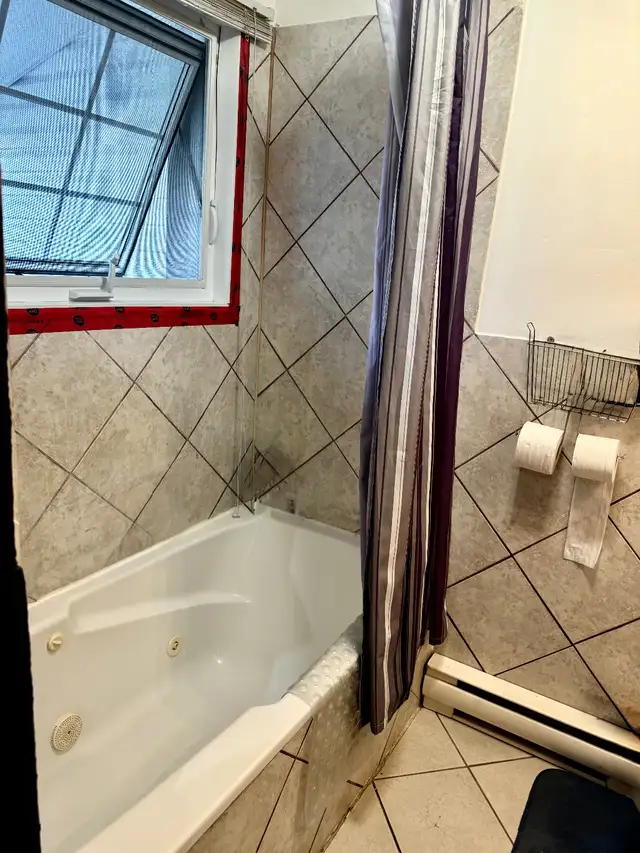 Chambre à louer dans un grand 5 et demi idéale pour étudiants in Room Rentals & Roommates in Longueuil / South Shore - Image 11