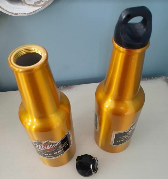 Pair of Miller Genuine Draft metal water bottles in Arts & Collectibles in Markham / York Region - Image 4