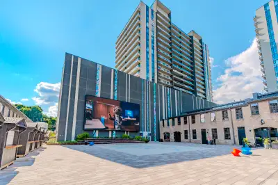 Corner Unit in the Cambridge Gaslight District – 2 Bed, 2 Bath