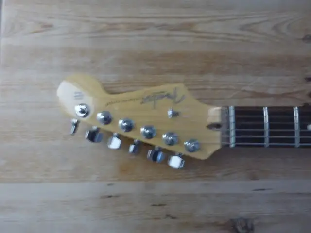 Fender FSR Lipstick Tube Pickup Stratocaster Guitar in Guitars in Ottawa - Image 7