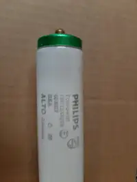 Single Pin T12 96-inch Fluorescent Light Bulbs