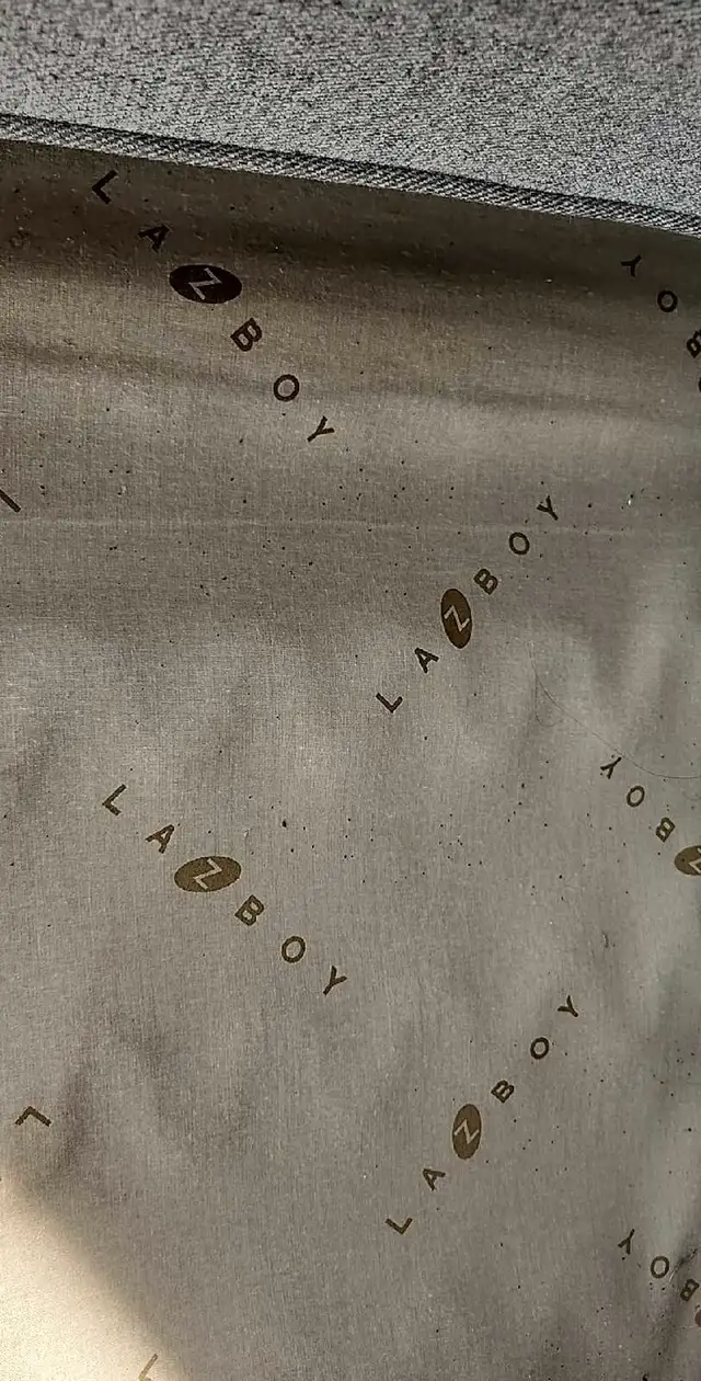 Lazy Boy Couch in Couches & Futons in Kingston - Image 3