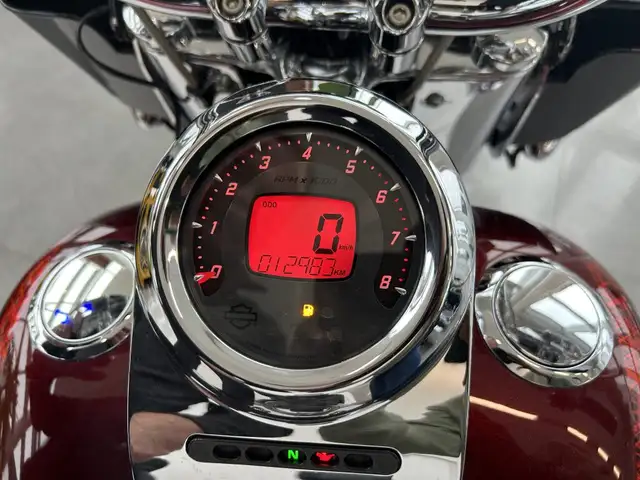 2012 Harley Davidson FLSTSE3 CVO Softail Convertible-LOW MILEAGE in Street, Cruisers & Choppers in London - Image 11