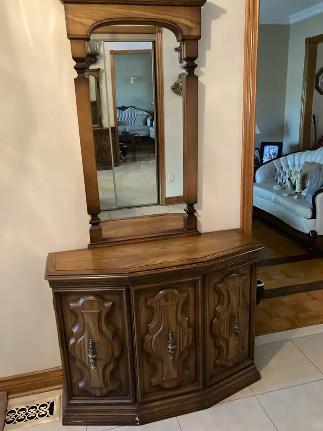 Vintage Wooden Vanity with Mirror in Home Décor & Accents in Mississauga / Peel Region - Image 2