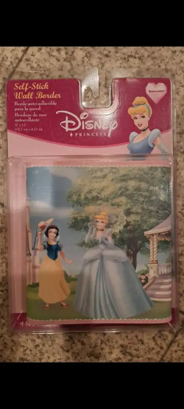 Collant murale de princesse in Home Décor & Accents in Thetford Mines - Image 2