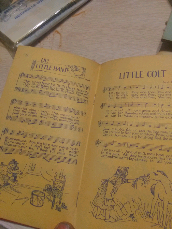 Vintage 19 Pocket full  of Song. Sing Along. Carol's. Tunes.  in Arts & Collectibles in Gatineau - Image 8