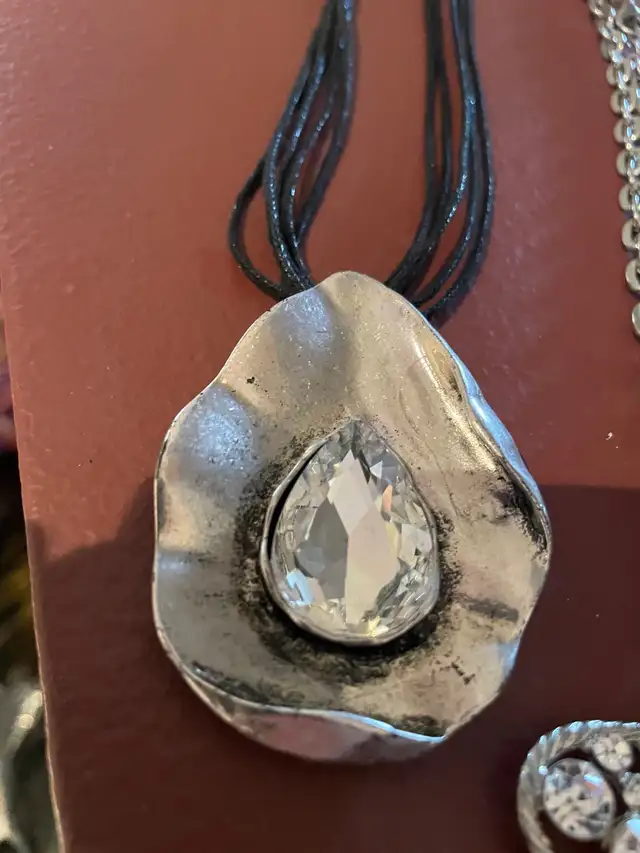 NECKLACES in Jewellery & Watches in Winnipeg - Image 4
