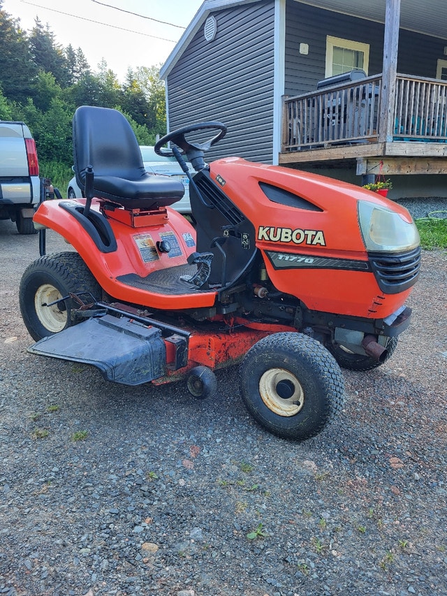Kubota T1770 lawn tractor Lawnmowers & Leaf Blowers Cape Breton