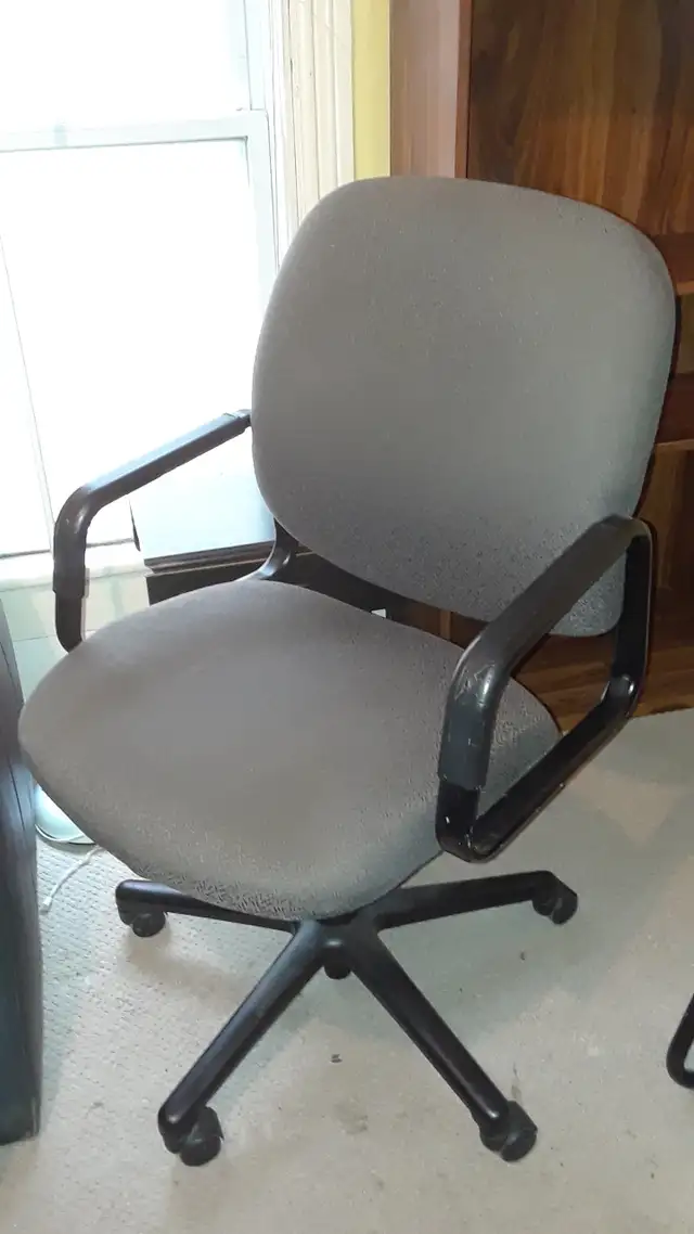 Many Computer /office chair in Chairs & Recliners in Kingston - Image 8