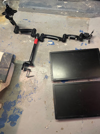 Dual monitor arm and screens