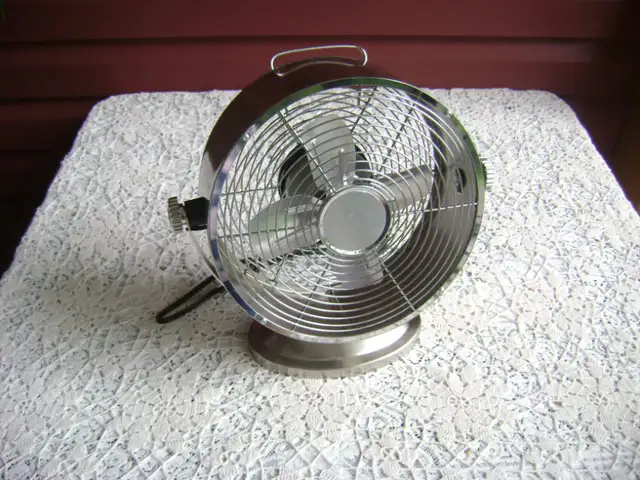 Intertek Electric Tabletop Fan --- Industrial Look in Indoor Lighting & Fans in New Glasgow - Image 2
