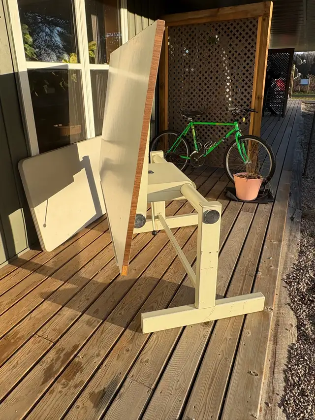 Drafting table 604130460345968643