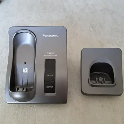Je demeure à Blainville J7C 2L2. Jai une base principal et une pour un deuxième téléphone Panasonic...