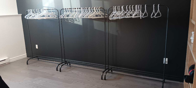Porte vêtements meuble in Dressers & Wardrobes in Gatineau