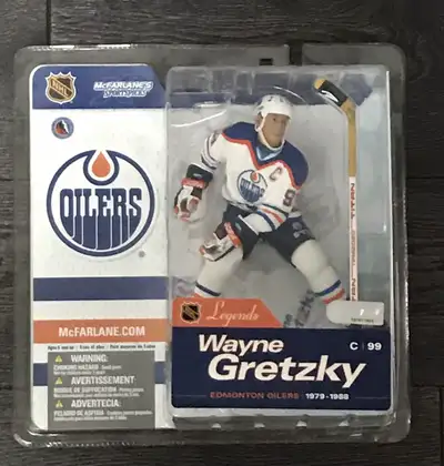 McFarlane NHL Legends SERIES 1 - Wayne Gretzky - Edmonton Oilers -White Jersey Variant. Excellent co...