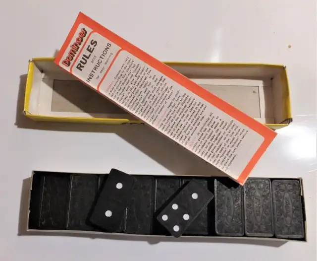Vintage Dominoes Game - Double-Six 28 Pieces in Toys & Games in Oshawa / Durham Region - Image 4