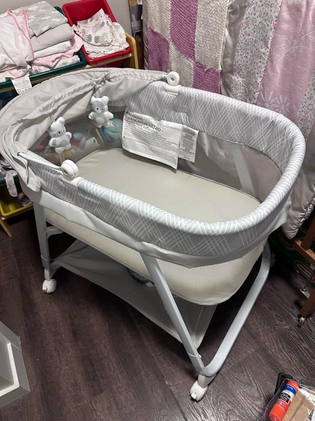 Bassinet in Cribs in St. Catharines - Image 3