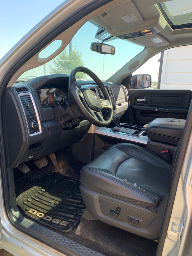 2009 Dodge Ram 1500 Crew Cab in Cars & Trucks in Calgary - Image 4