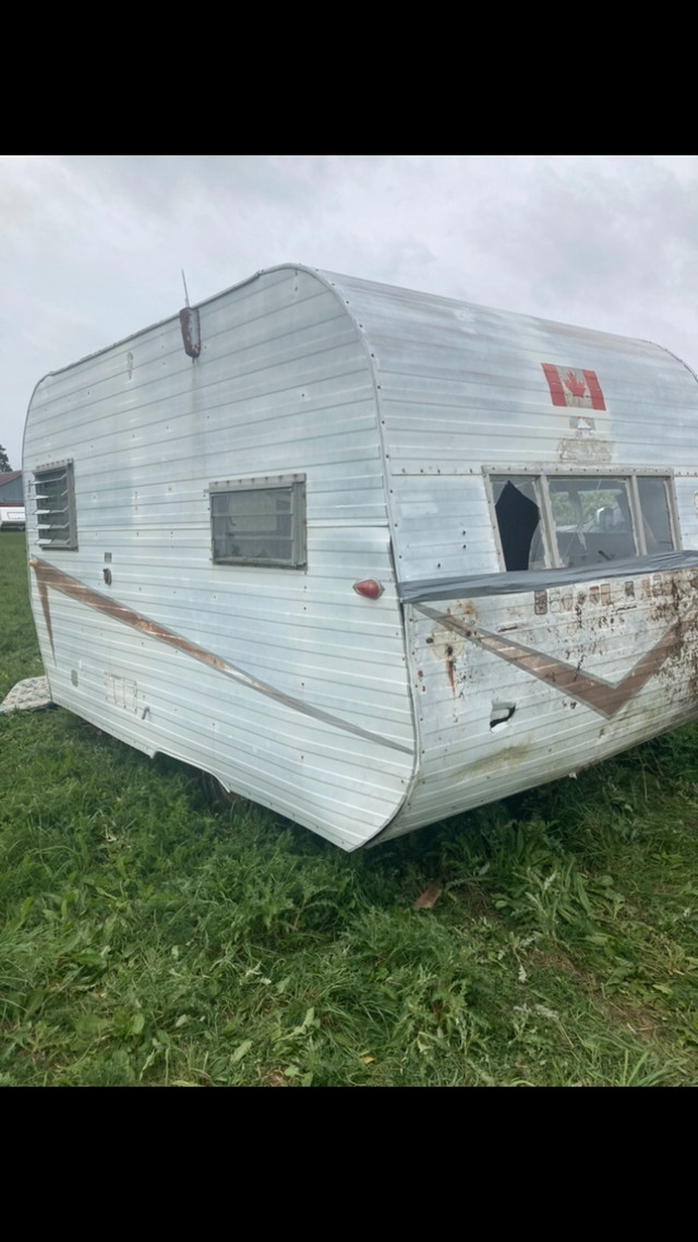 1959 retro 12’ pyramid camper trailer park rental small light  in Park Models in Barrie - Image 3