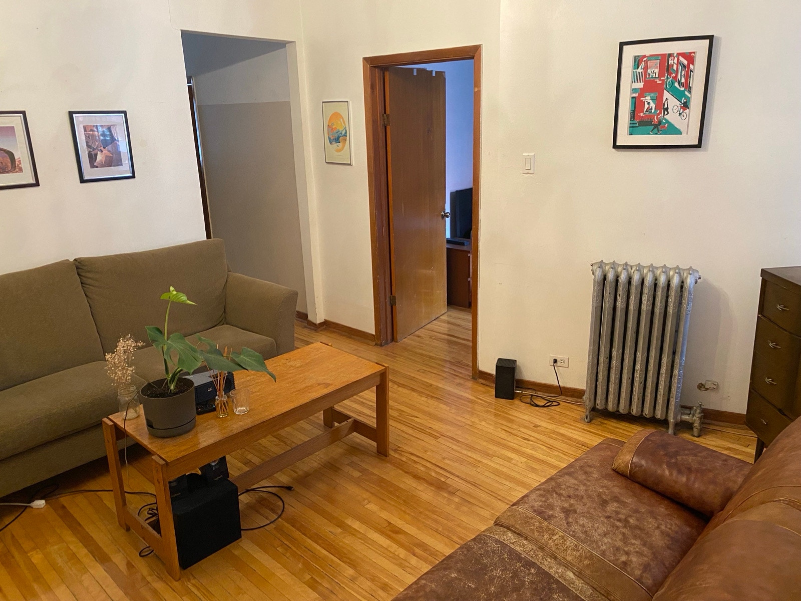 Room On the Plateau - available now - close to McGill — photo 2
