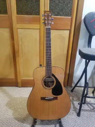 Late 70's Yamaha FG750S. Beautiful vintage guitar that barely has a mark on it. Rail pickup is fanta...