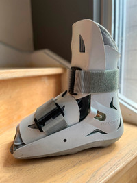 Aircast walker boot cast, foot brace