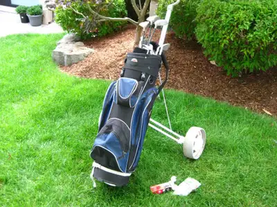 Set of Golf Trend Right Hand Golf Clubs w/Bag & Bonus Pull Cart, View more
