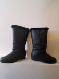 Ladies size 9w Winter Boots